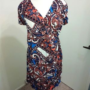 Short Sleeve faux wrap knee length dress with pattern and buckle - sz 20/ XXL